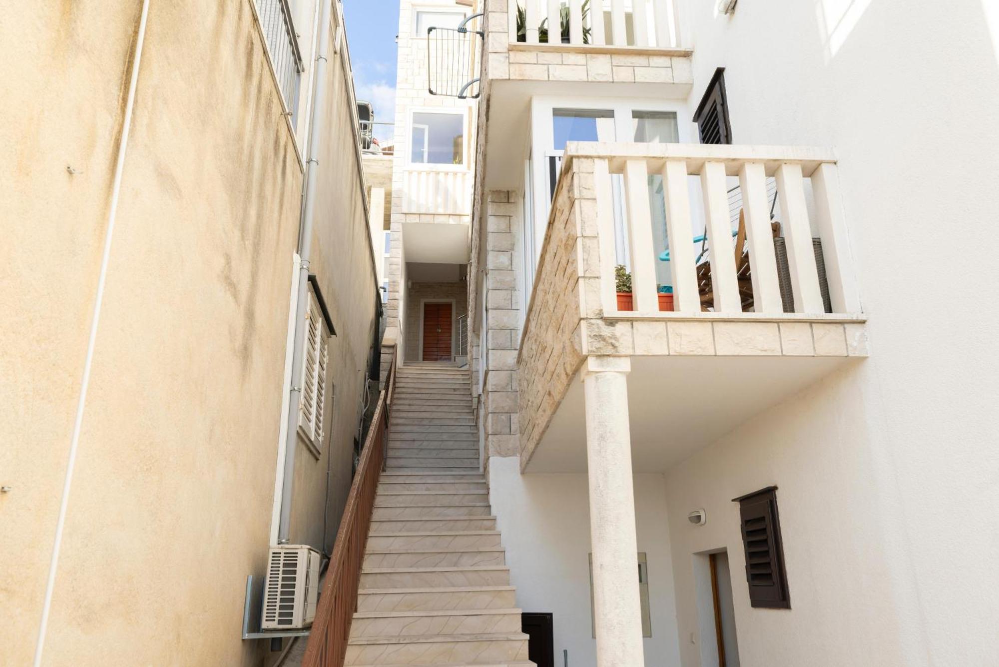Apartments Niki เบรลา ภายนอก รูปภาพ