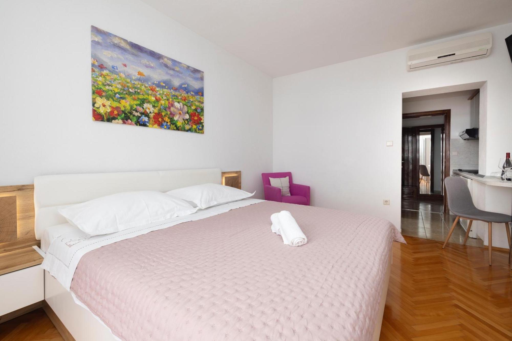 Apartments Niki เบรลา ภายนอก รูปภาพ