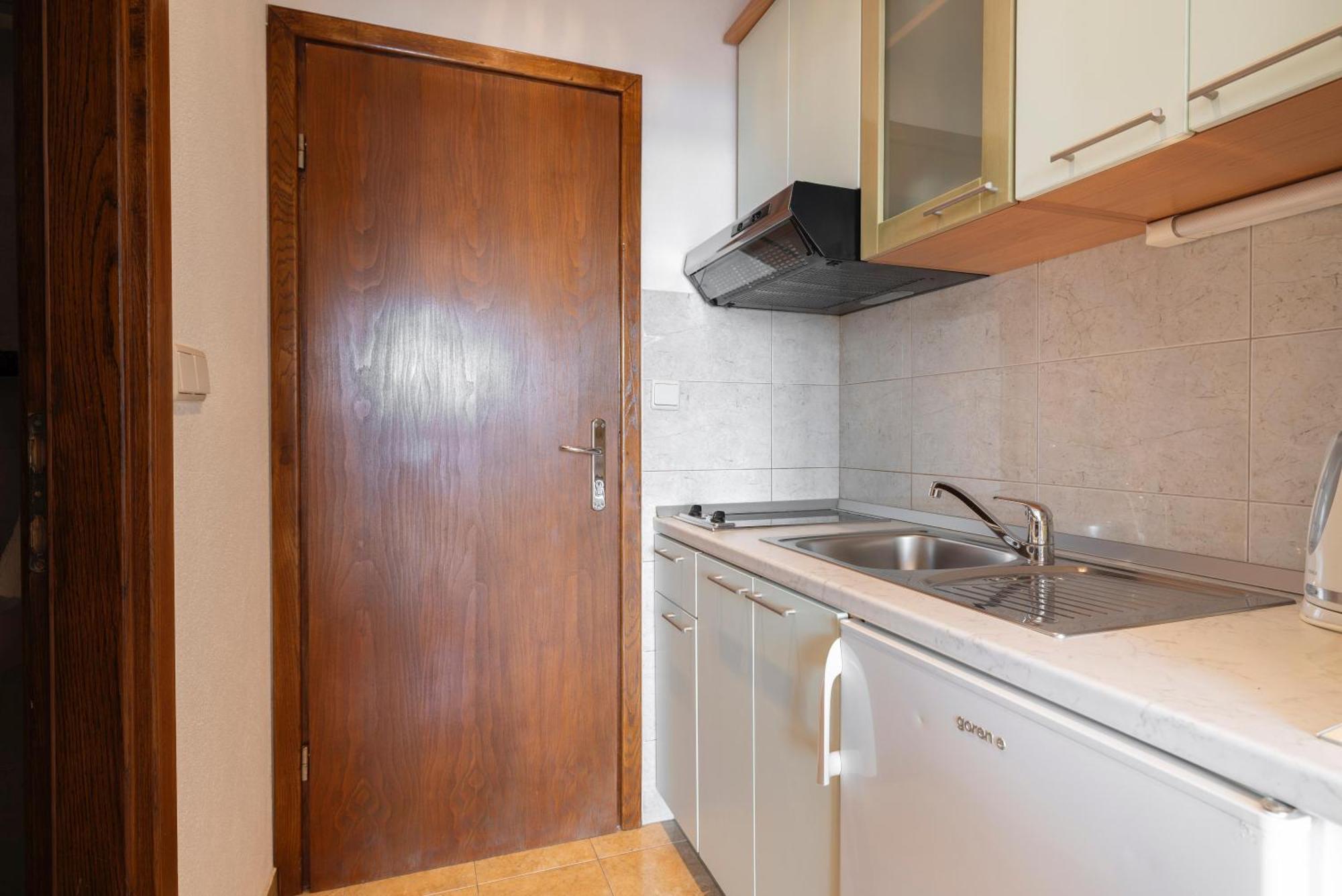 Apartments Niki เบรลา ภายนอก รูปภาพ