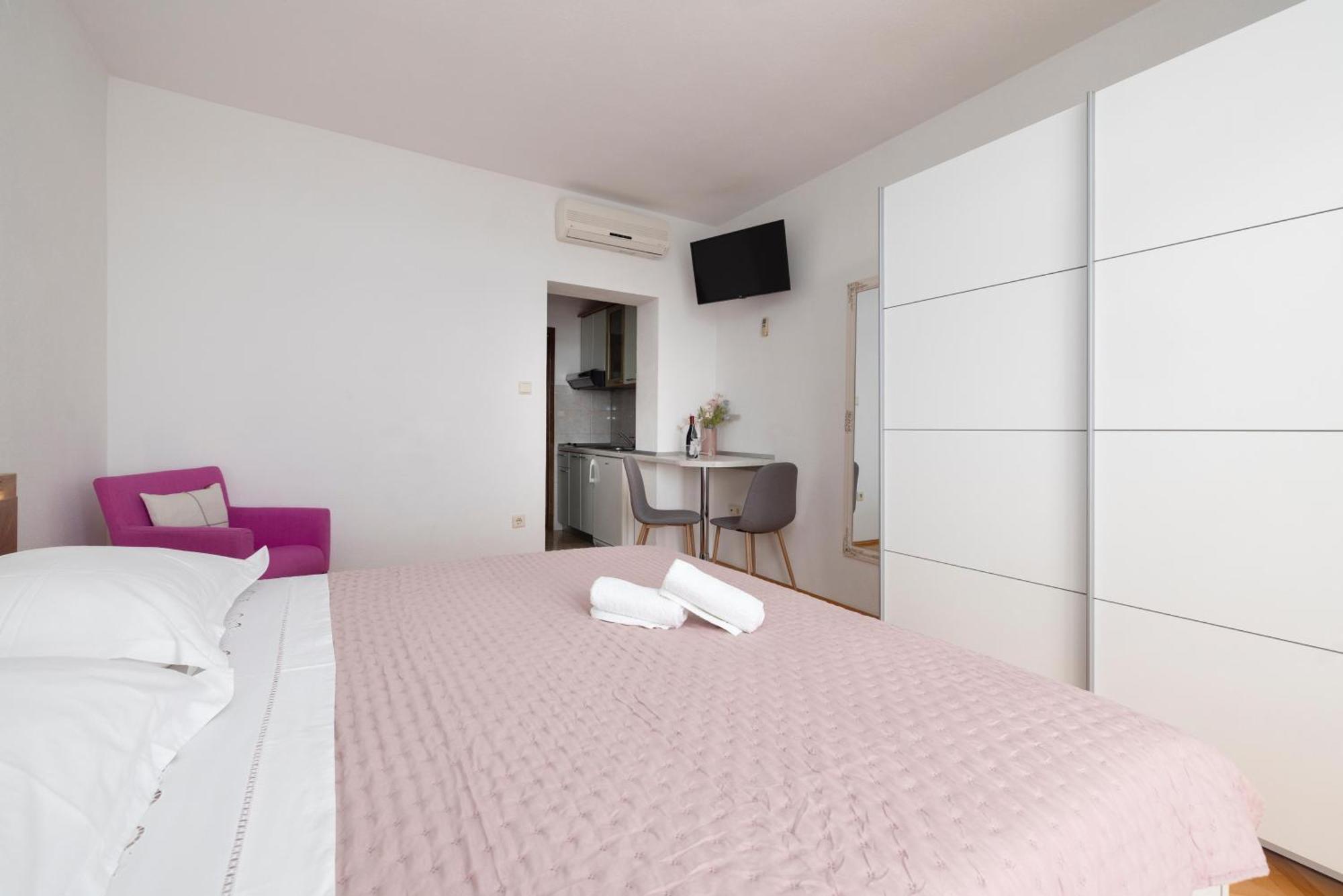 Apartments Niki เบรลา ภายนอก รูปภาพ